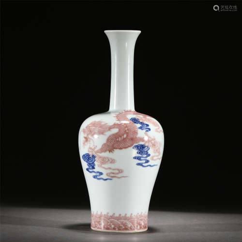 A BLUE AND WHITE UNDERGLAZED RED VASE/QING DYNASTY