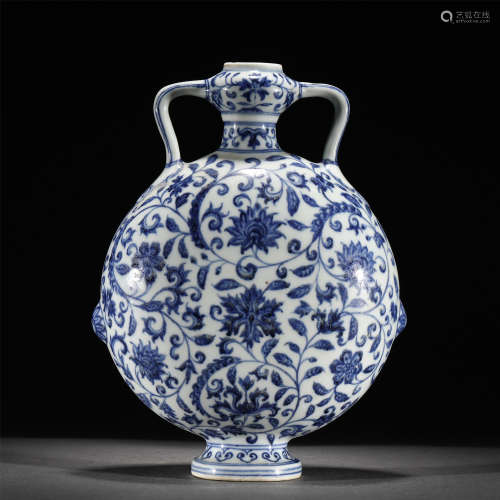 A BLUE AND WHITE PORCELAIN FLASK MOON VASE/MING DYNASTY
