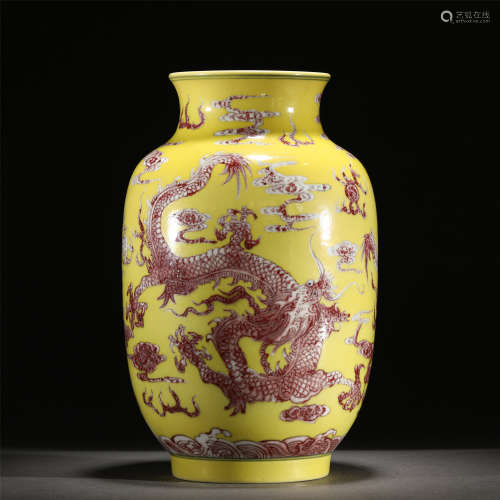A YELLOW COLOR RED UNDER GLAZED VASE/QING DYNASTY