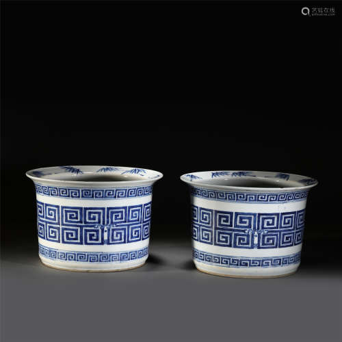 A PAIR OF BLUE AND WHITE PORCELAIN FLOWERPOTS