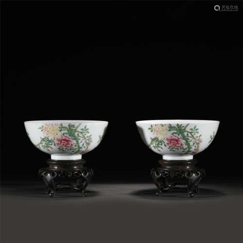 A PAIR OF FAMILLE ROSE FLOWERS BOWLS/QING DYNASTY