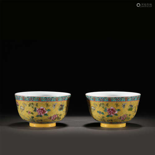 A PAIR OF ENAMEL FLOWER PORCELAIN BOWLS/QING DYNASTY