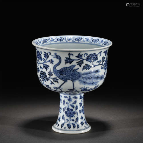 A BLUE AND WHITE PORCELAIN STEM-CUP/MING DYNASTY