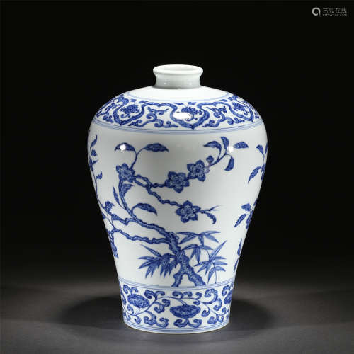 A BLUE AND WHITE PORCELAIN VASE/QING DYNASTY