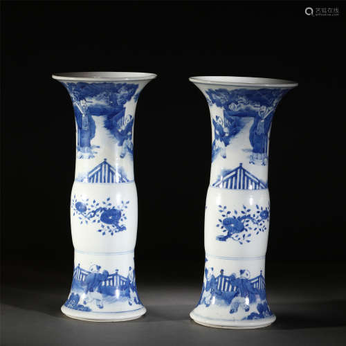 A PAIR OF BLUE AND WHITE PORCELAIN VASES