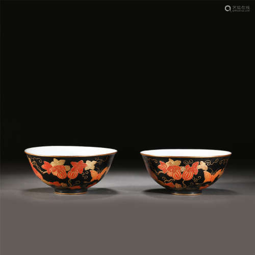 A PAIR OF BLACK GLAZE COLOR FLOWERS BOWLS/QING DYNASTY