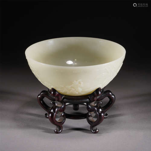 A WHITE JADE BOWL CARVED CHILDREN PLAYING DESIGN