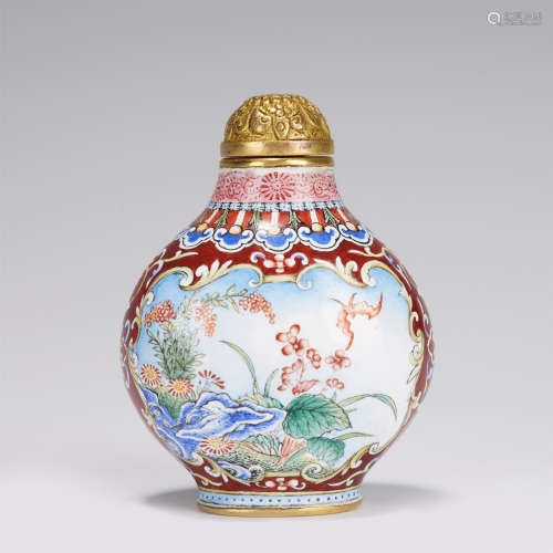 A PAINTED ENAMEL SNUFF BOTTLE