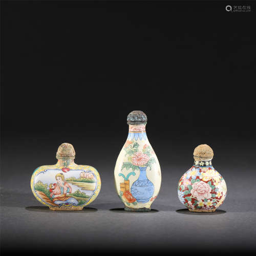A GROUP OF PAINTED ENAMEL SNUFF BOTTLES