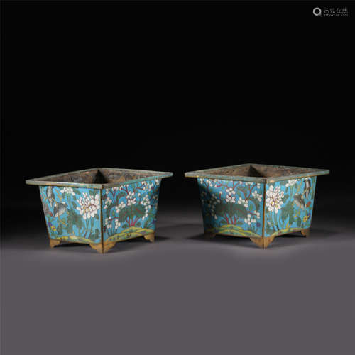 A PAIR OF ENAMEL RHOMBUS FLOWERPOTS