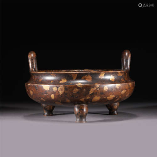 A TRIPOD DOUBLE HANDLE BRONZE CENSER WITH GOLD PAINTED