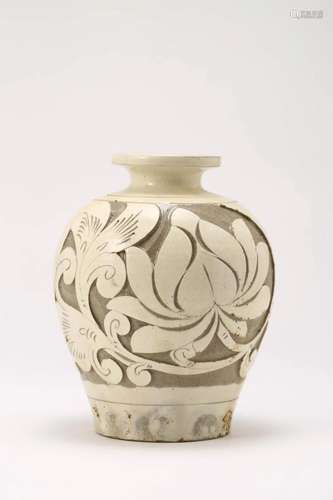 Cizhou Kiln Sgraffito Floral Vase