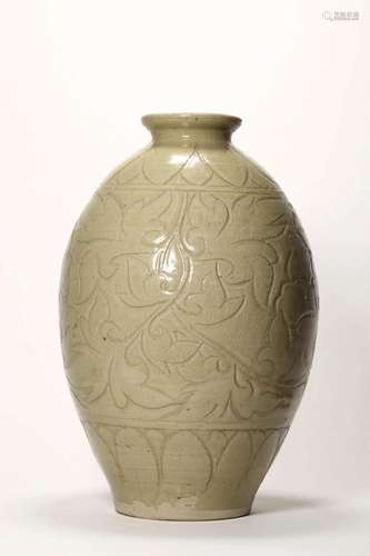 Incised White Glaze Flower Ovoid Jar