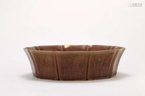 Incised Brown Glaze Foliated-Edge Washer