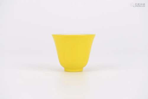Yellow-Glaze Bell-Shape Cup