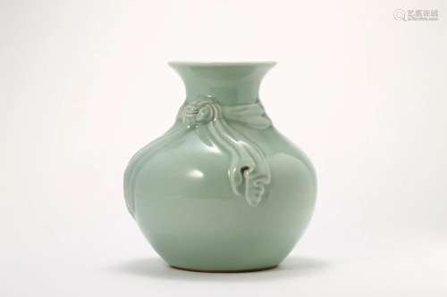 Celadon Glaze Wrapped Zun