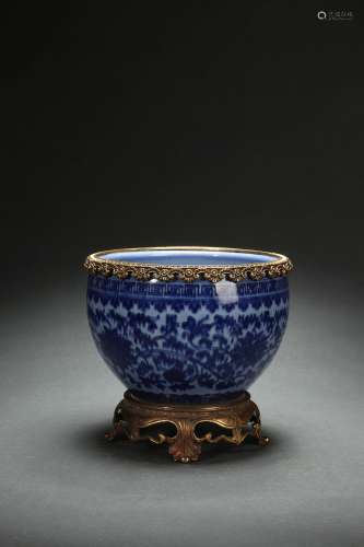 Blue-and-white Jar with Interlaced Lotus Pattern