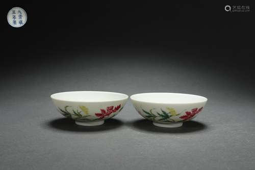 Pair Famille-rose Bowls with Floral Design Patterns, Yongzhe...