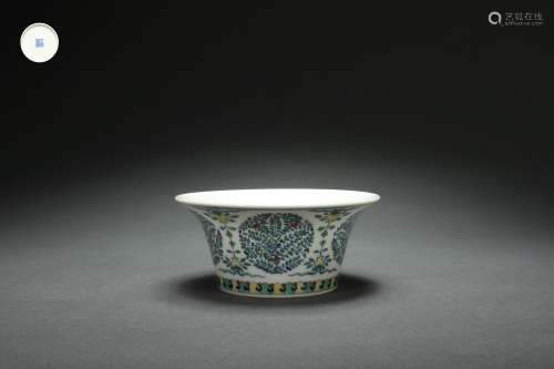 Contrasting Colored Horse-hoof Cup with Floral Patterns, Qia...