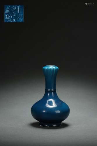 Garlic-shaped Vase in Jun-type Glaze, Qianlong Reign Period,...
