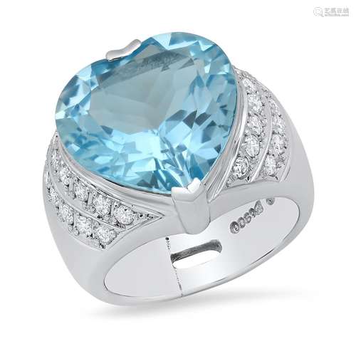 Platinum Setting with 17.20ct Heart Shaped Blue Topaz and 0....