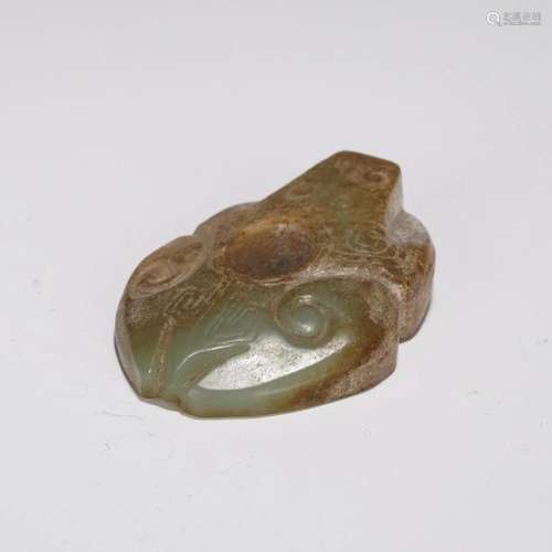 A CHINESE JADE PENDANT