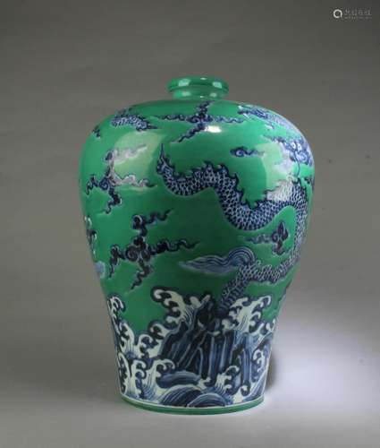 Chinese Familel Verte Meiping Vase