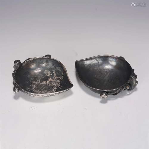 A CHINESE SILVER PEACH SHAPED LIDDED BOX