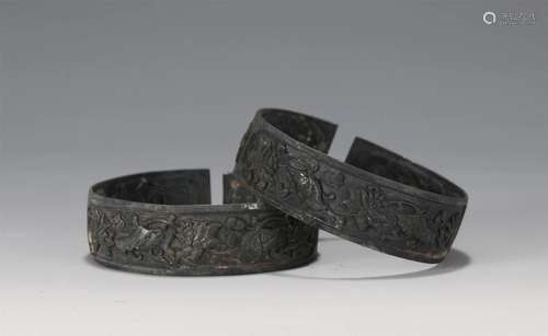 A PAIR OF CHINESE SILVER BRACELET