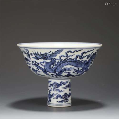 A CHINESE BLUE AND WHITE PORCELAIN STEM-CUP