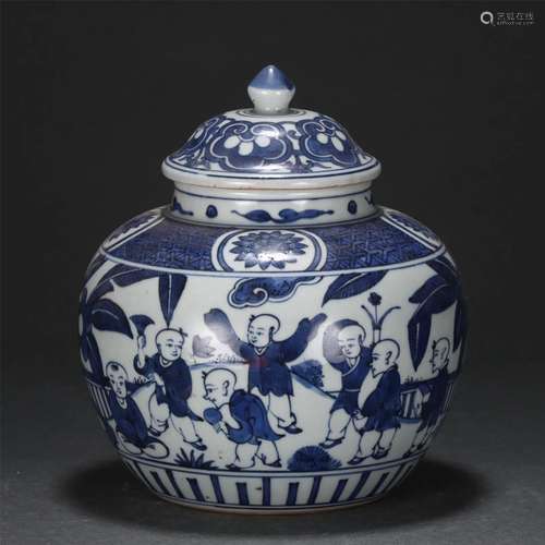 A CHINESE BLUE AND WHITE PORCELAIN LIDDED JAR