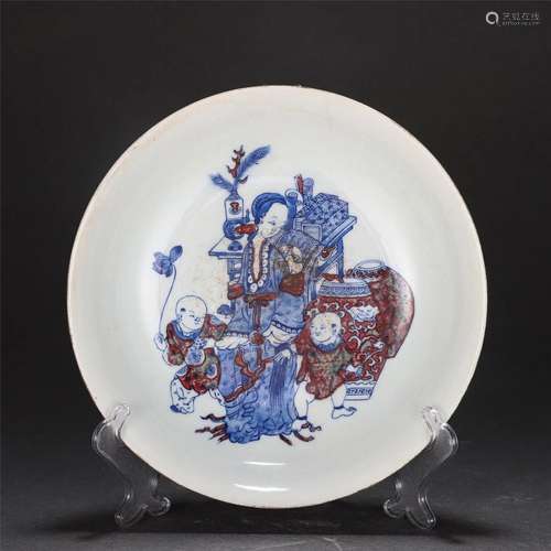 A CHINESE BLUE AND WHITE UNDERGLAZED RED PORCELAIN DISH