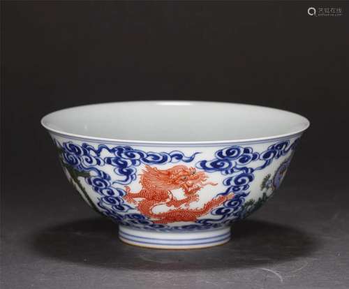 A CHINESE BLUE AND WHITE FAMILLE ROSE GLAZE PORCELAIN