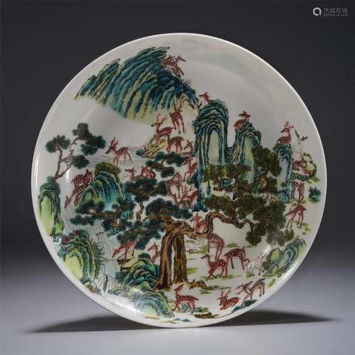 A CHINESE WUCAI PORCELAIN HUNDRED DEERS VIEWS DISH