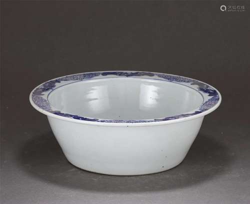 A CHINESE BLUE AND WHITE PORCELAIN FLOWERPOT