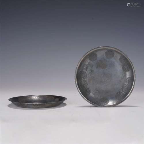 A PAIR OF CHINESE SILVER VIEWS DISHES