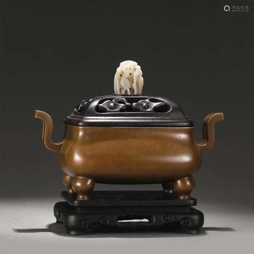 A CHINESE BRONZE CENSER