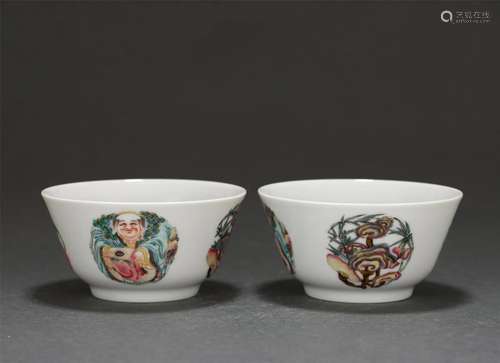 A PAIR OF CHINESE FAMILLE ROSE PORCELAIN CUPS