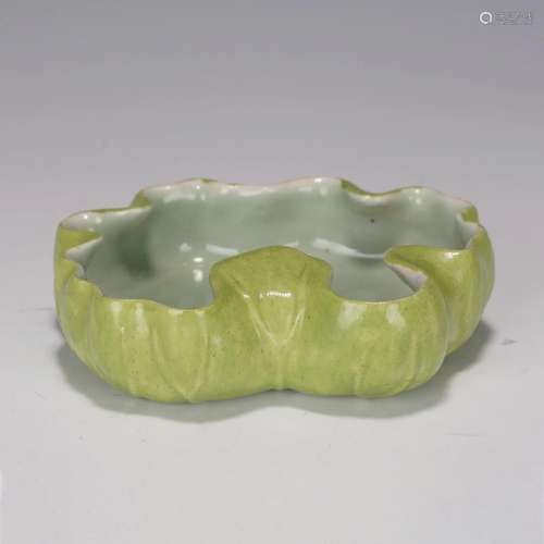 A CHINESE GREEN GLAZE PORCELAIN WATER WASHER