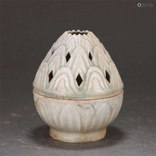 A CHINESE HUTIAN TYPE GLAZE PORCELAIN CENSER