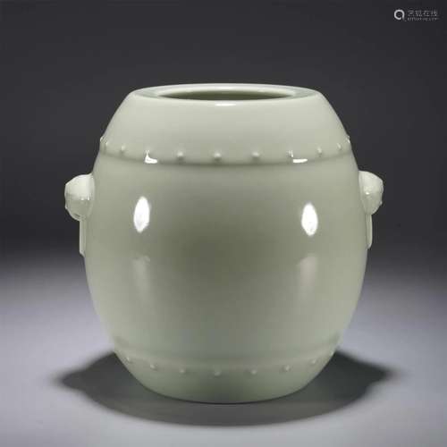 A CHINESE CELADON GLAZED PORCELAIN JAR