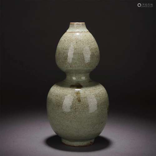 A CHINESE OLD KILN PORCELAIN DOUBLE-GOURDS VASE