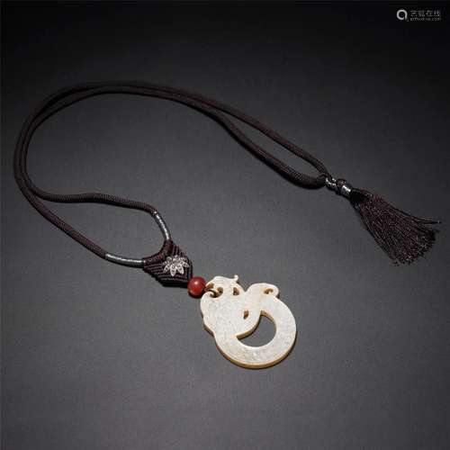 A CHINESE JADE PENDANT