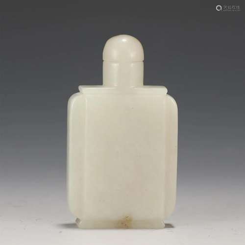 A CHINESE JADE SNUFF BOTTLE