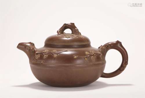 A CHINESE YIXING ZISHA CLAY TEA POT