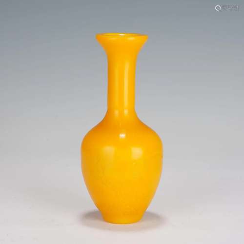 A CHINESE YELLOW PEKING GLASS VIEWS VASE