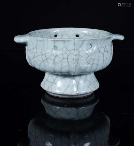 Guan Ware Oil Lamp