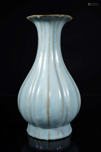 Guan Ware Lobe Vase