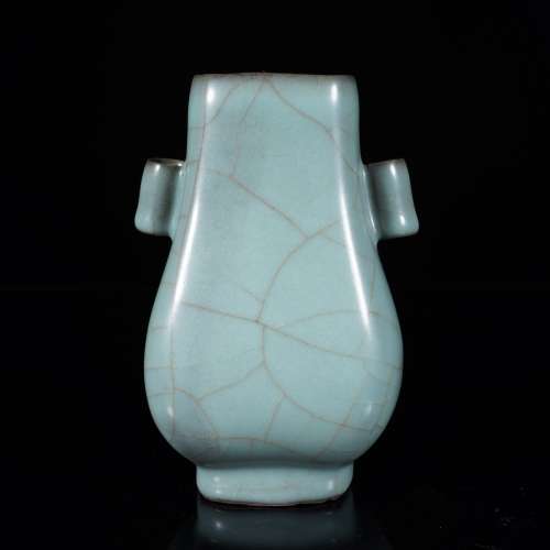 Guan Ware Hu Vase