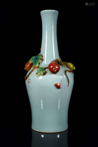 Qianlong Fruits Relief Vase